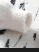 Commisely Abstract Black & White Knitted Sweater: Modern Brush-Stroke Design, Cozy Cotton Blend